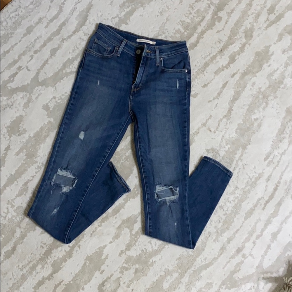 Distressed Levi’s 721 skinny jeans